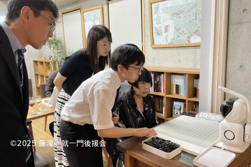 囲碁を楽しむ会　AIロボットせんちゃんも一緒に
