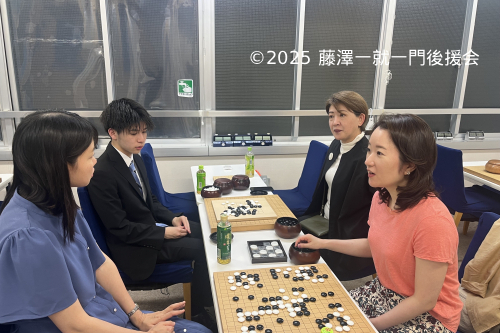 囲碁を楽しむ女子会
